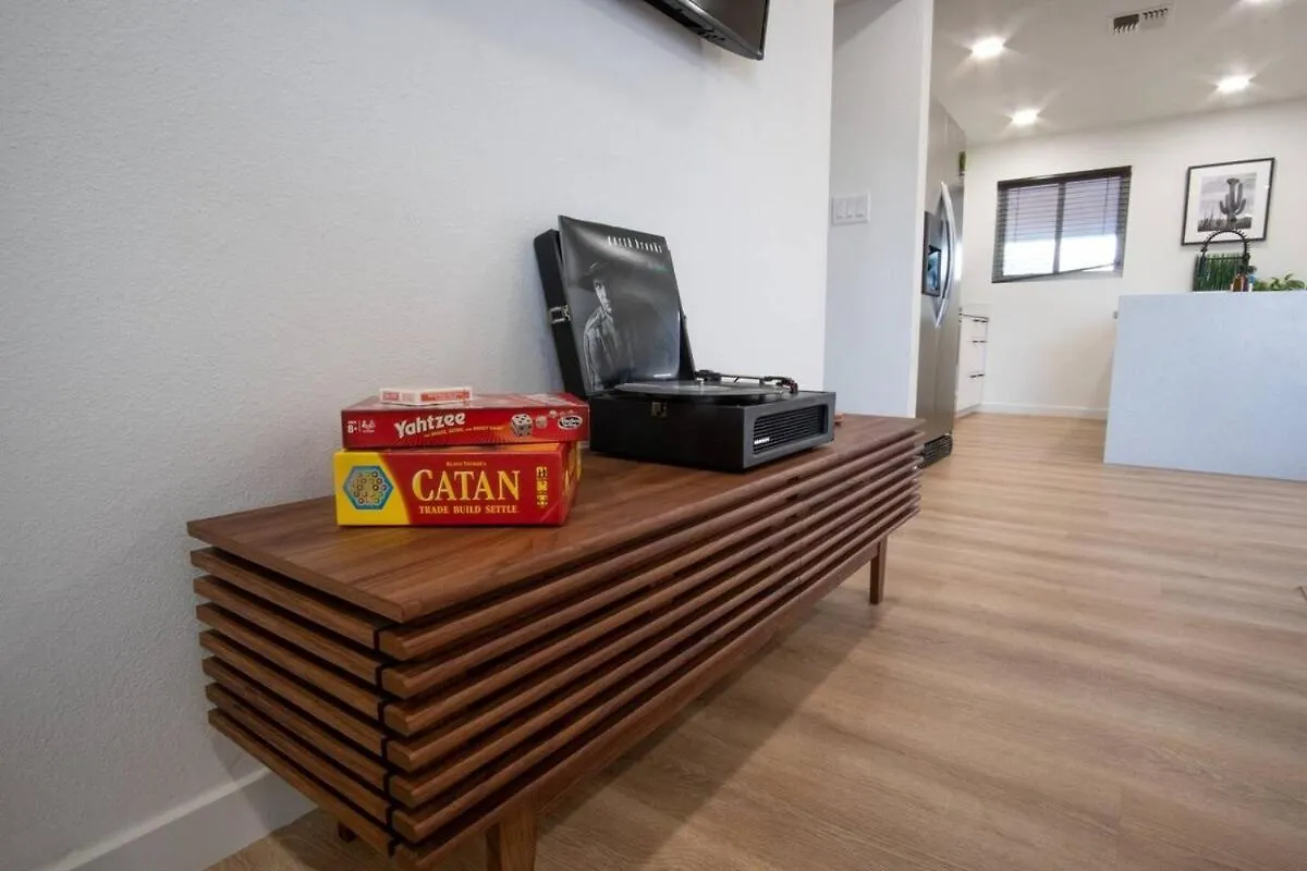 Heated Pool, Spa, Modern 3B Oasis, Scottsdale Tempe Holiday home